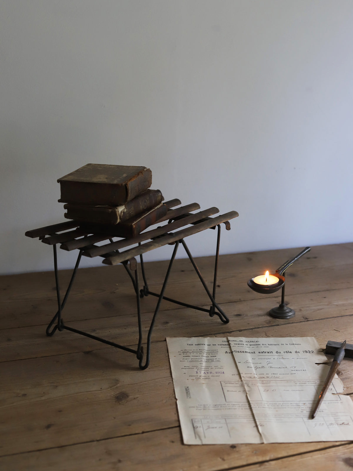 FOLDING STOOL