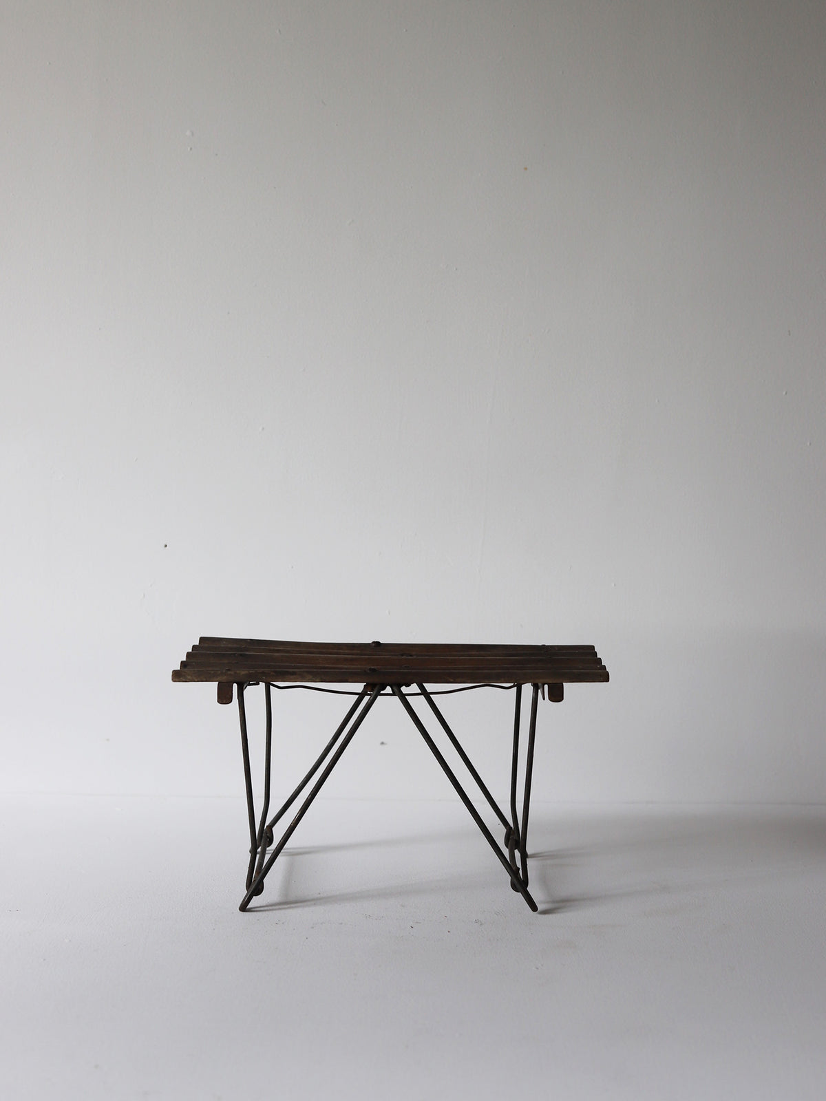 FOLDING STOOL