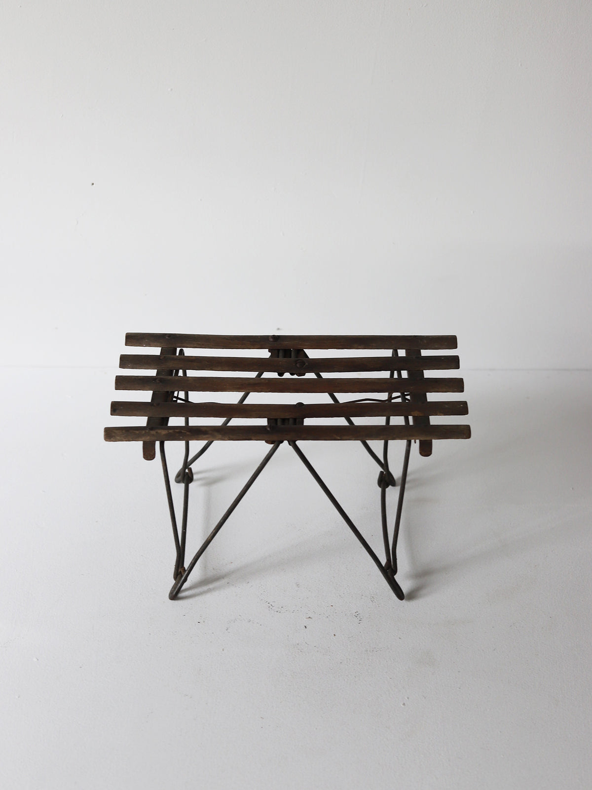 FOLDING STOOL