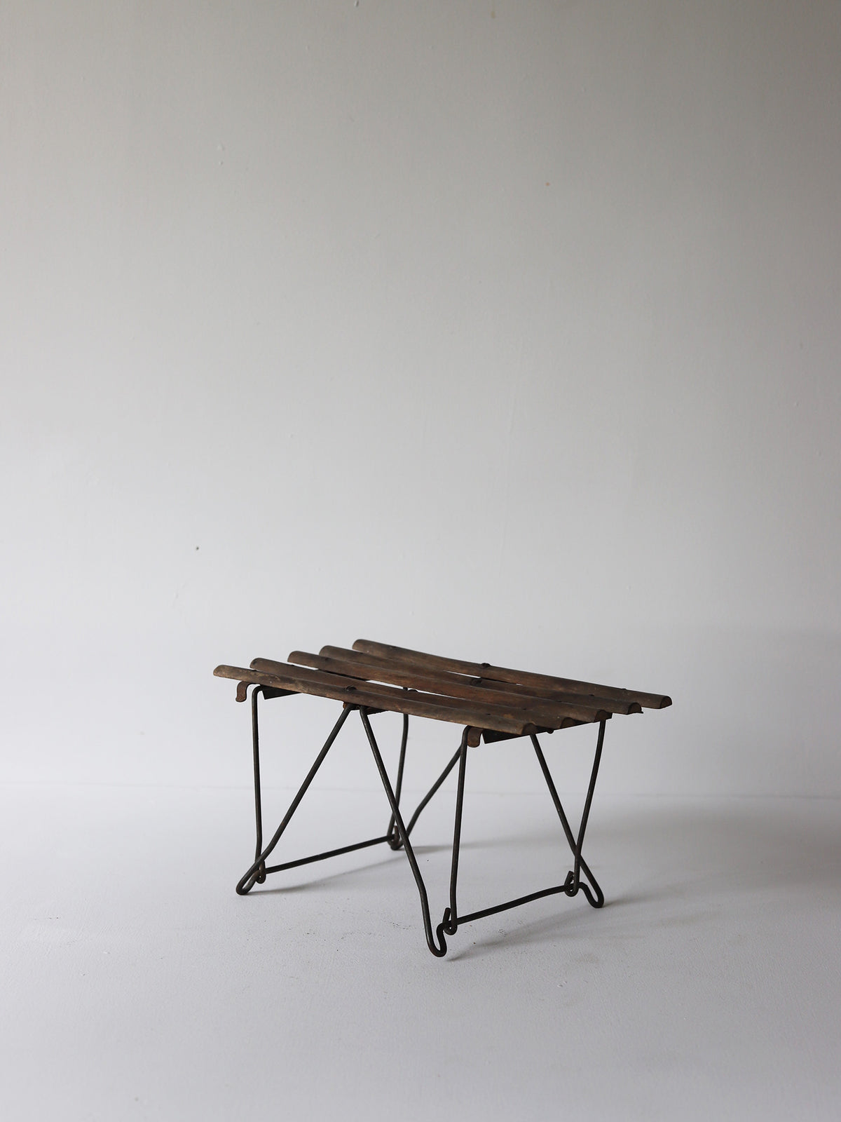 FOLDING STOOL