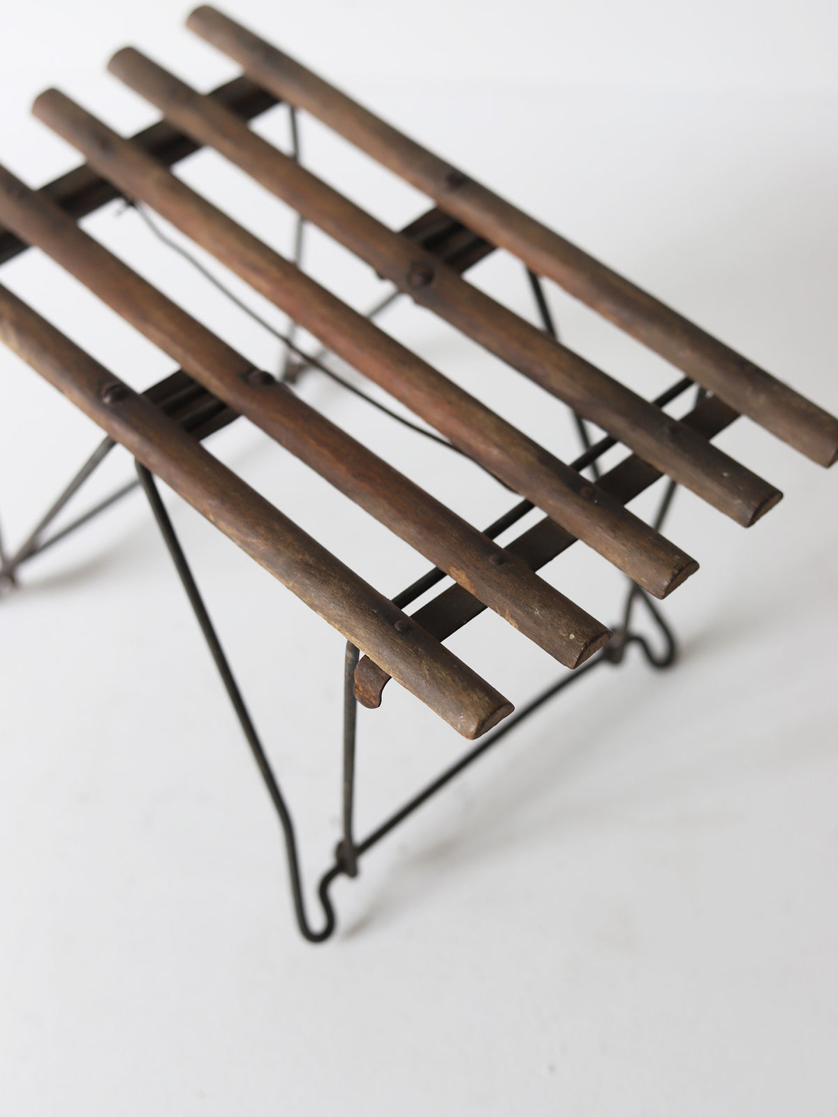 FOLDING STOOL