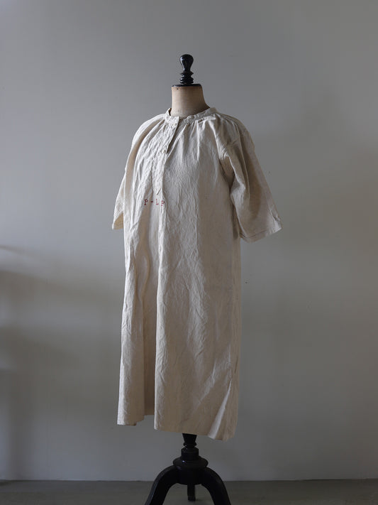 FRENCH DRESS：A