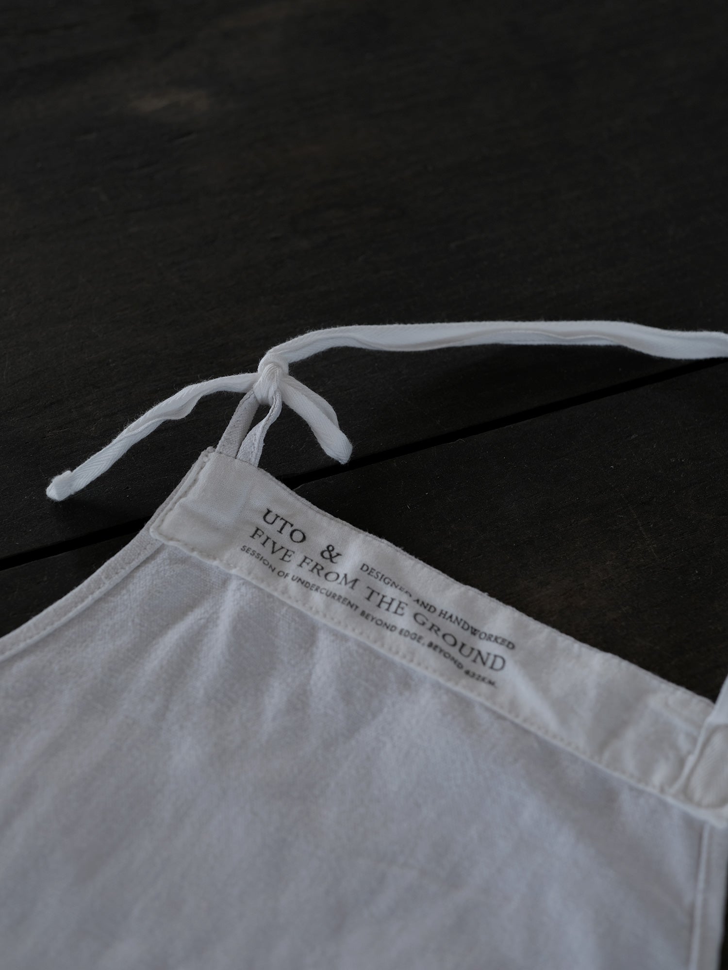 UTOxFIVE KID'S APRON A – FIVE FROM THE GROUND